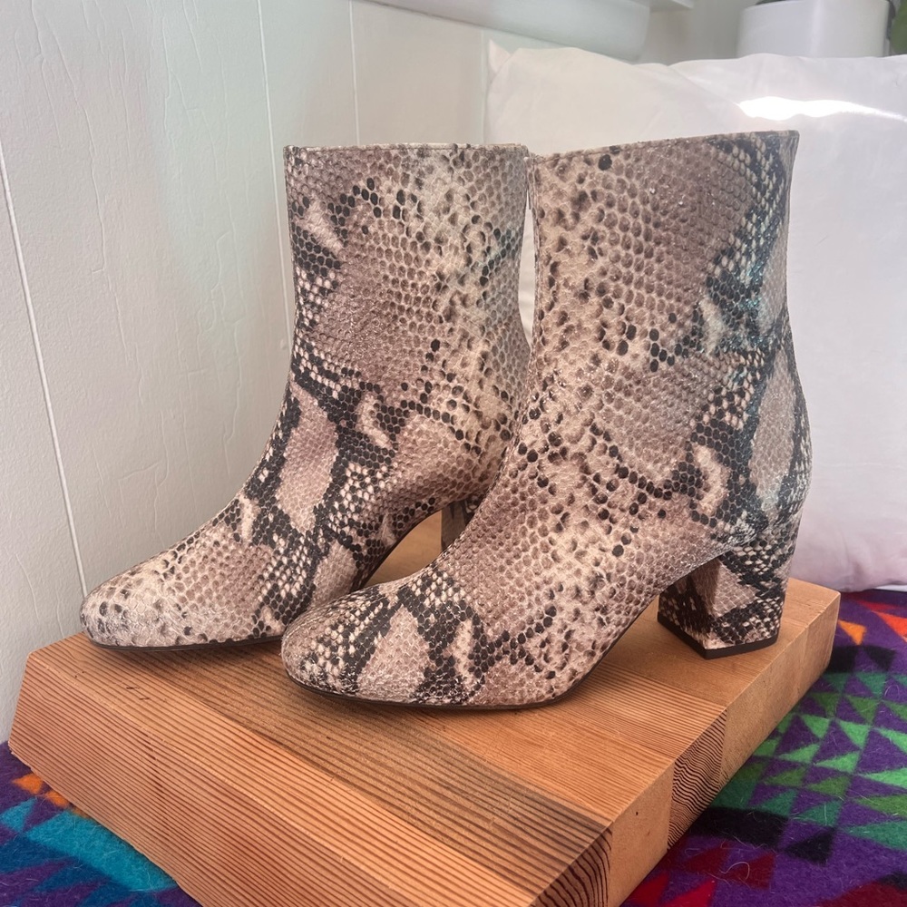 🌻 Free People Cecile Snake Skin Boots 🐍